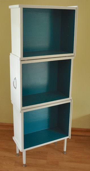 Drawer upcycled into DIY bookcase