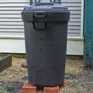 Upcycling trash can into compost bin