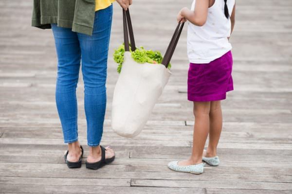 Reuseable shopping bag helps with zero waste