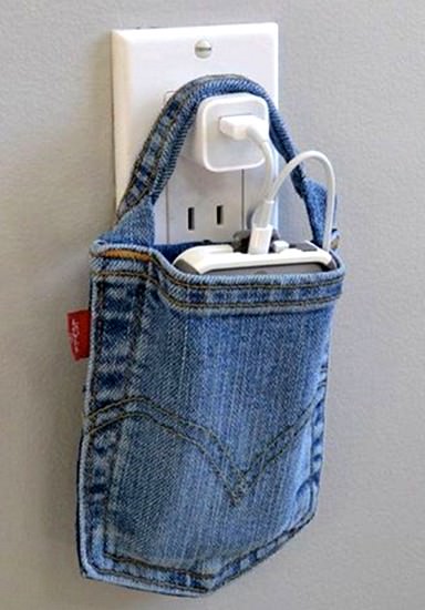 Recycle your jeans into this creative phone-charging bag