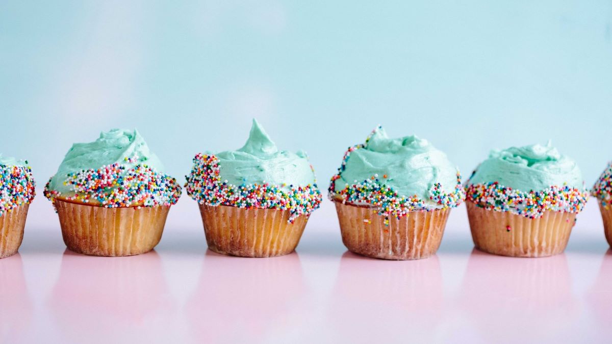 cupcakes with teal frosting and sprinkles