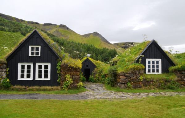 country cottages with green roof
