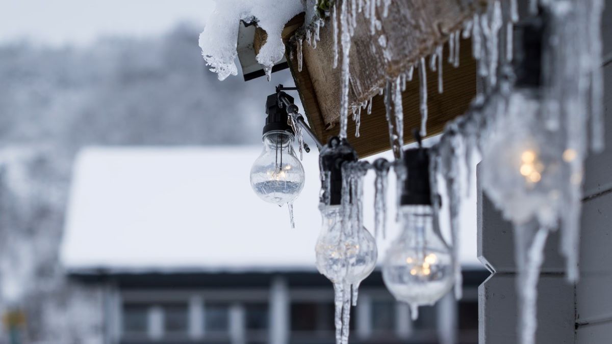 icicles hanging from roof