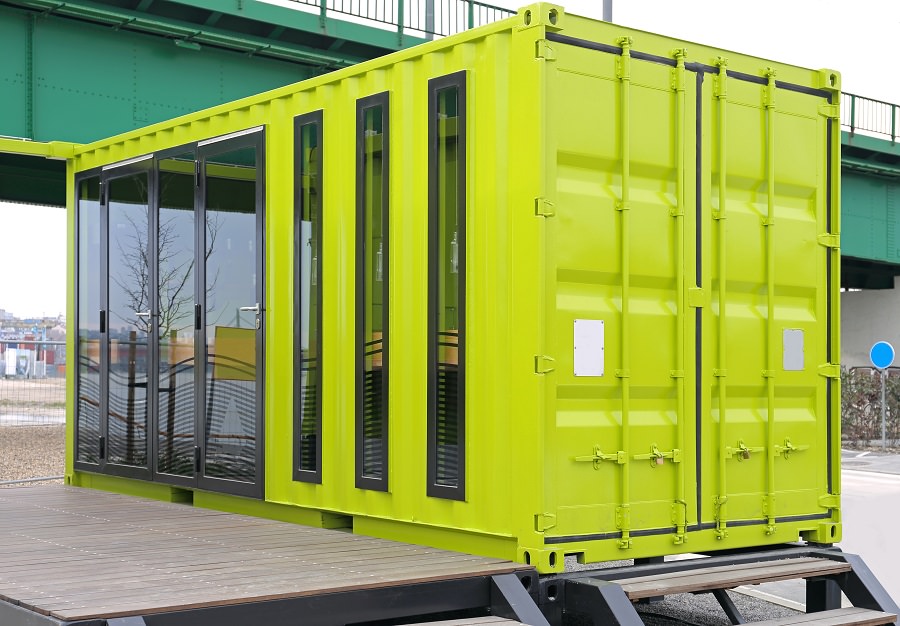 shipping container bygning i industriområdet