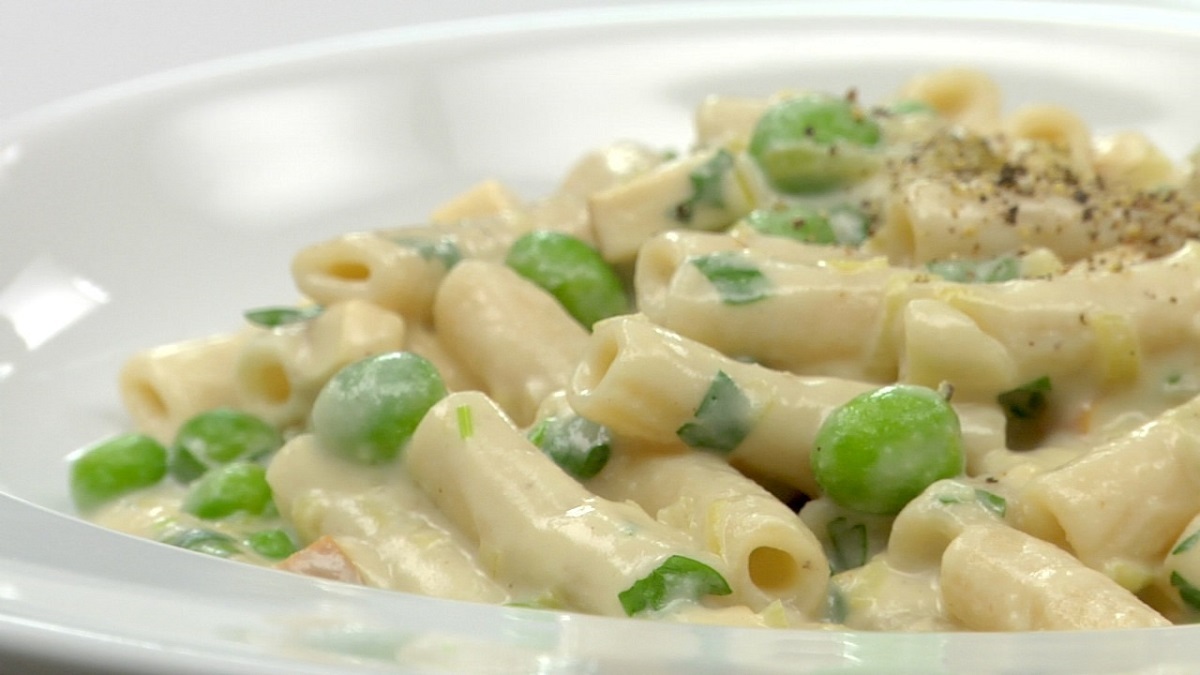 pasta with cream sauce made with plant-based substitution