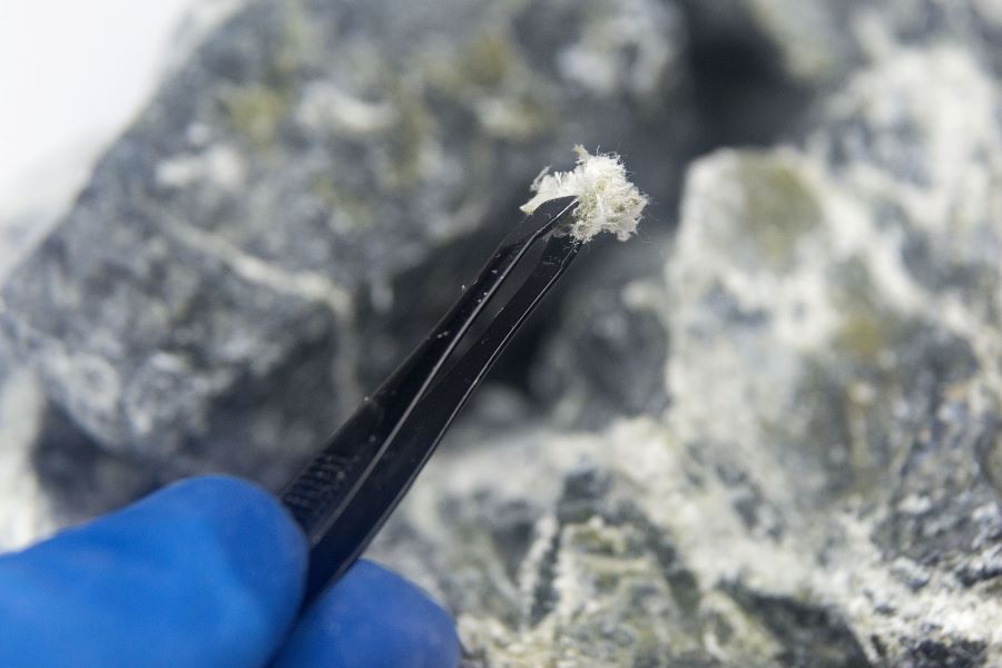 tiny asbestos fibers magnified