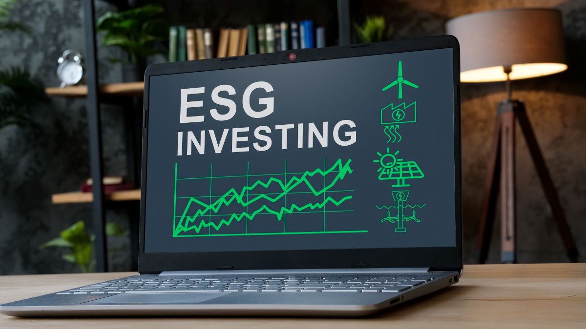 Laptop with words "ESG Investing" on screen