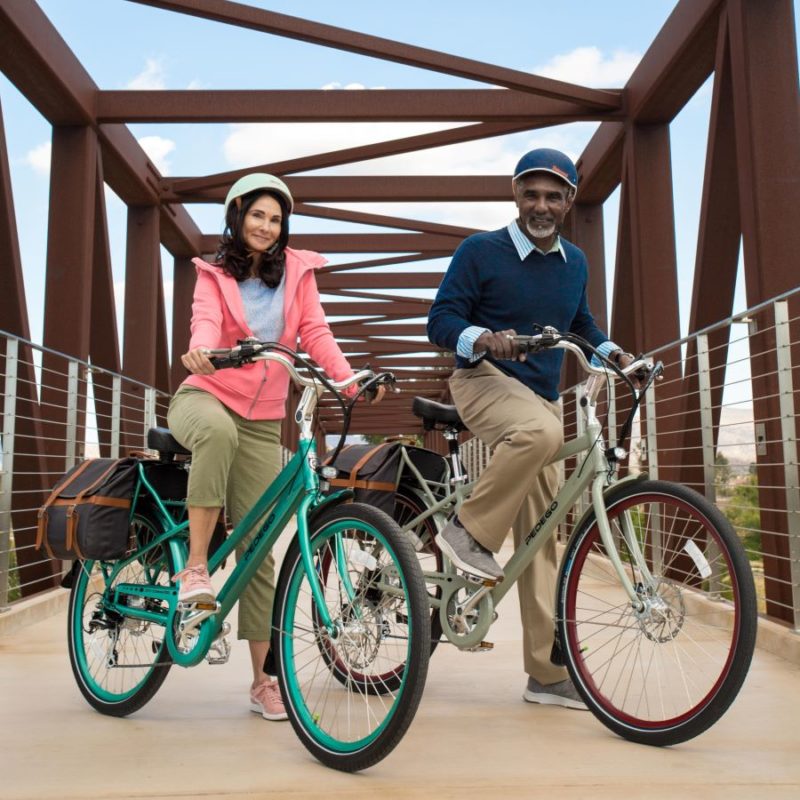 City commuters with e-bikes