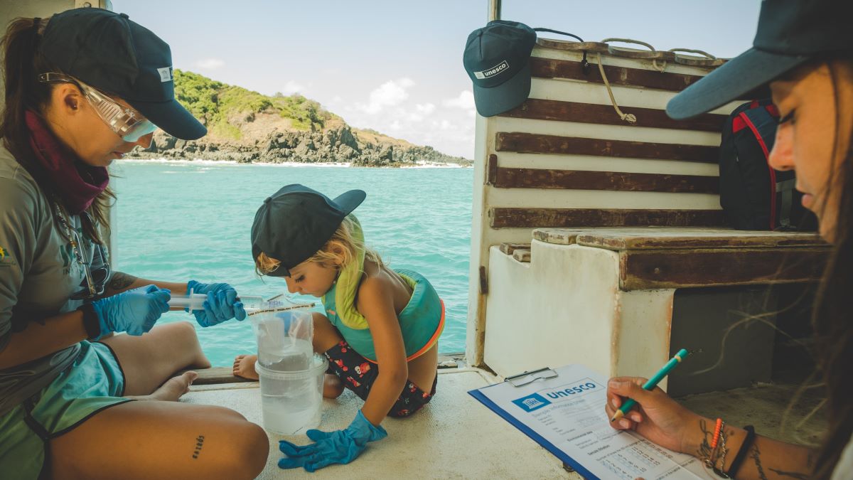 Photo of Los estudiantes ayudan a monitorear los efectos del clima en las especies marinas